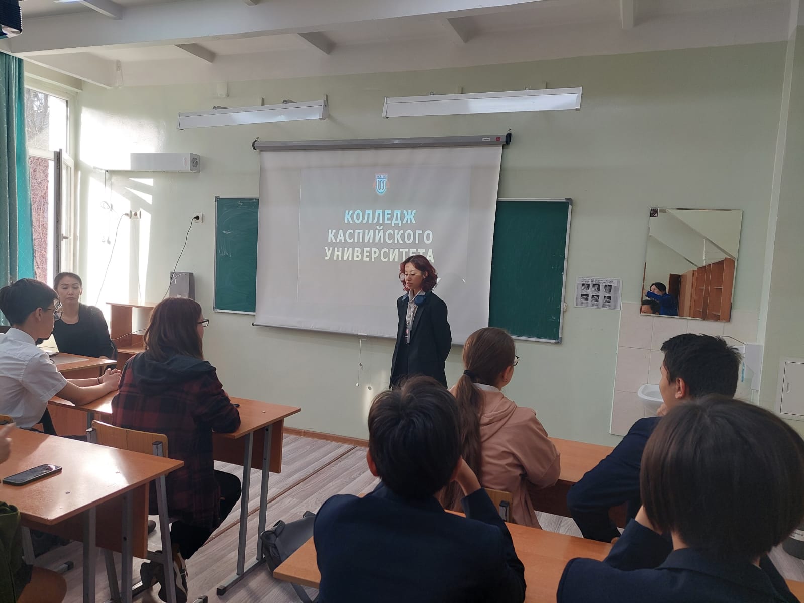 Алматы қаласы Каспий университетінің колледж студенттерімен кездесу