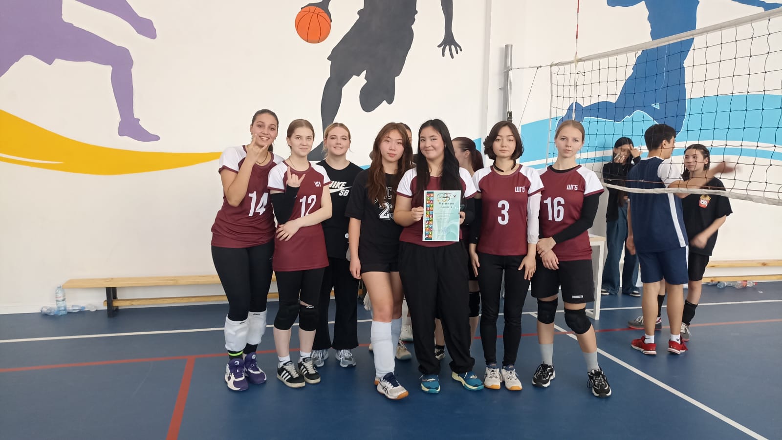 Ученики 10-11 класса получили 2 место по волейболу, который прошел в №9 школе.