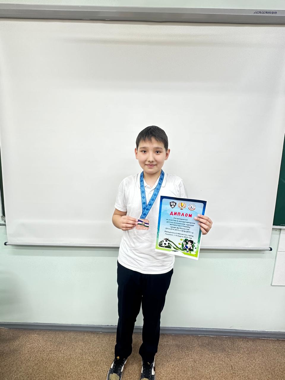 Ученик 6"Б" класса Ертисов Турежан занял 3 место по футболу