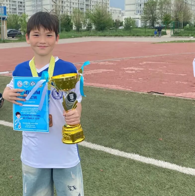 ІІІ место. Международные соревнования  по футболу 6б класс Паиз Зулхарнай.